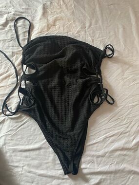 SHEIN Black Textured Cutout One-Piece Swimsuit